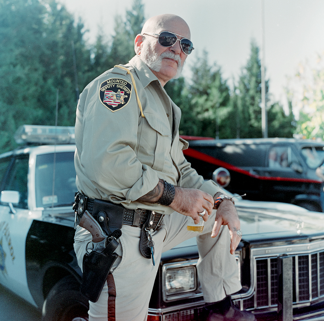 El Sherif y su coche patrulla