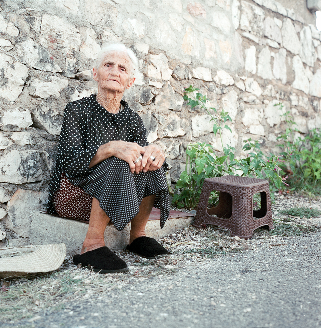 Anciana en Albania