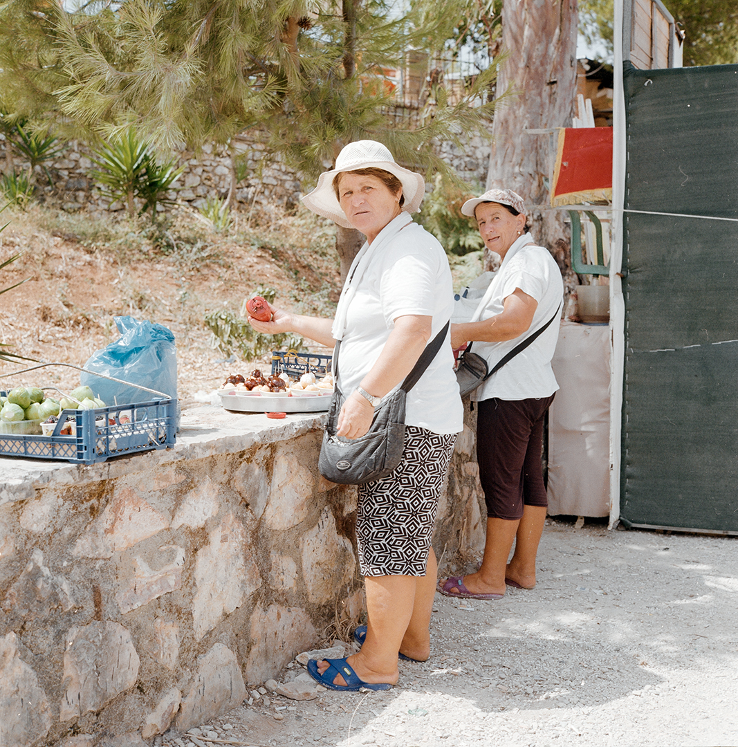 Vendedoras de brevas y dulces